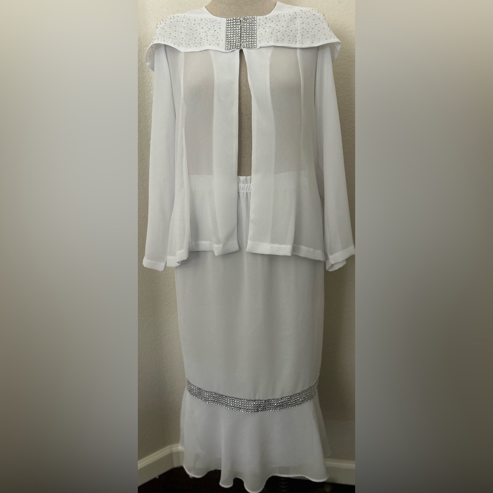Elegant White Skirt Set